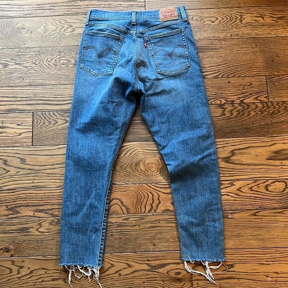 Levi's High Rise Raw Hem Button Fly Wedgie Ankle Skinny Jeans Sz 30 C17 - Picture 8 of 8
